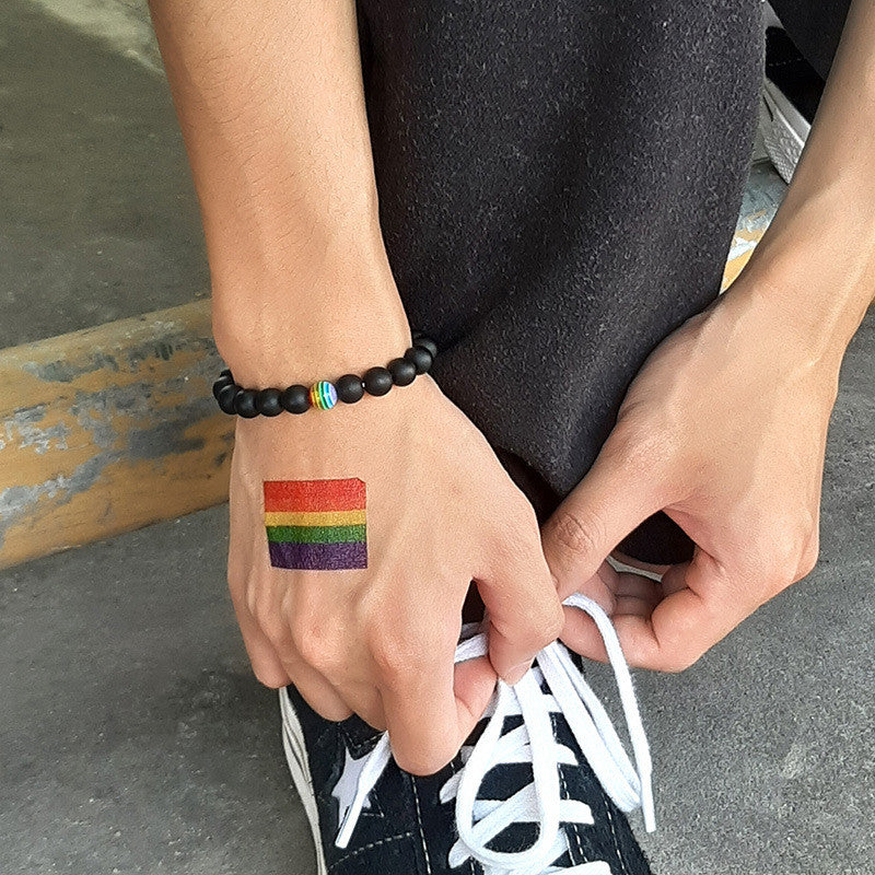 Pulsera de cuentas Pride Rainbow con piedra natural negra pequeña